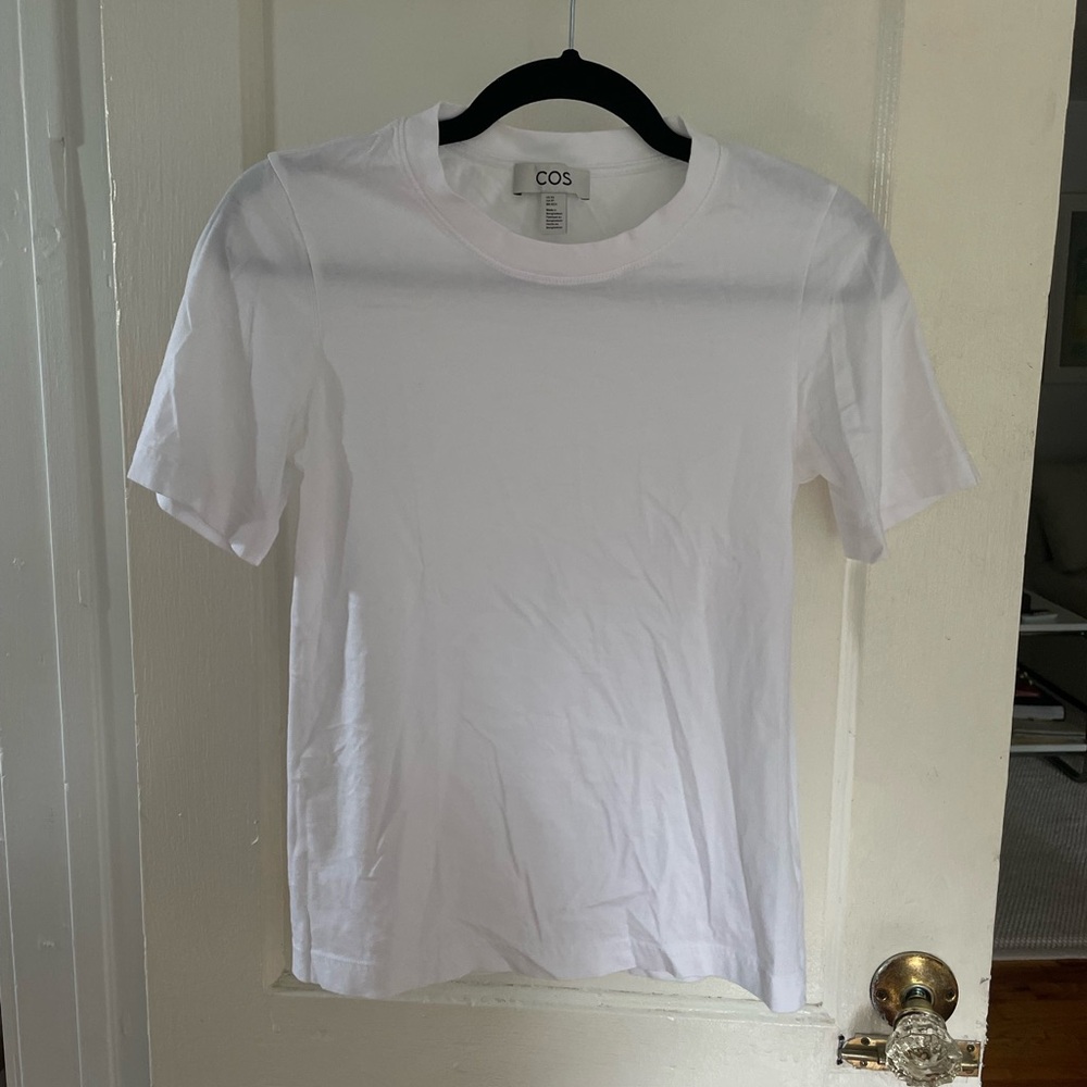 COS tshirt